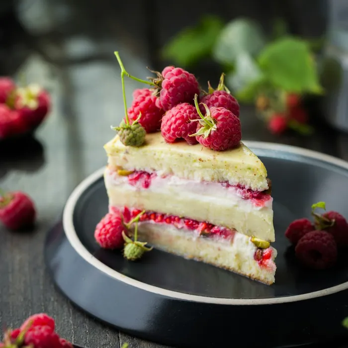 Trozo de kuchen con frutos rojos